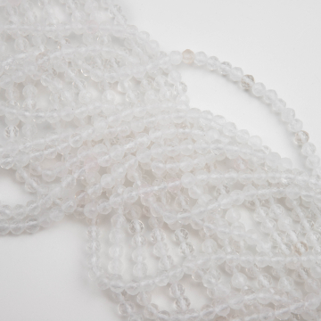 Kryształ górski kulka fasetowana 4mm - na sznurze