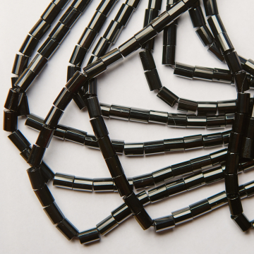 Onyks słupek fasetowany 5,5x8mm