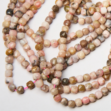 Opal różowy kostka fasetowana 6mm