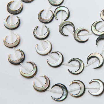 Opalizująca czarna masa perłowa róg obfitości 20mm