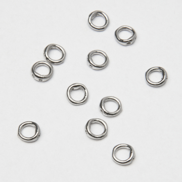 Końcówki okrągłe do nici, linek, sznureczków ze stali chirurgicznej w kolorze srebrnym 0,7mm