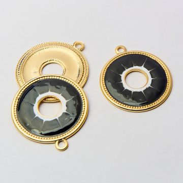 Zawieszka ze stali koło z czarną i białą emalią 47mm