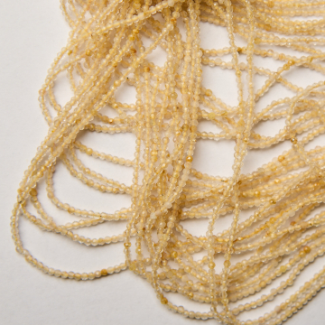 Kryształ górski z rutylem kulki fasetowane 2mm - na sznurze