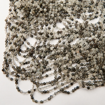 Kryształ górski z czarnym rutylem kulka fasetowana 4mm - na sznurze