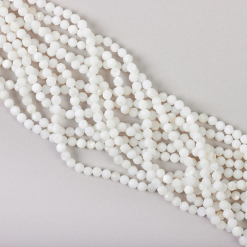 Biała muszla kulka fasetowana 4mm