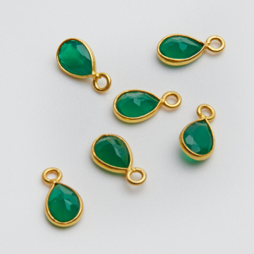 Srebrna zawieszka łezka zielony onyks w okuciu AG925 pozłacana 7x5mm