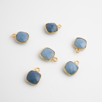 Zawieszka opal fasetowany w okuciu pozłacanym AG925 8mm