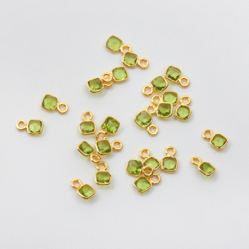 Peridot  kwadrat fasetowany w okuciu AG925 4mm