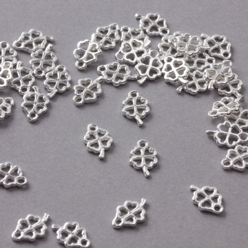 Srebrna zawieszka mini koniczynka AG925 6mm