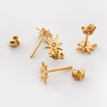 Kolczyki róża wiatrów z cyrkonią z barankami pozłacane 8 mm