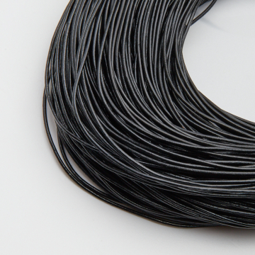 Rzemień naturalny lakierowany czarny 1mm