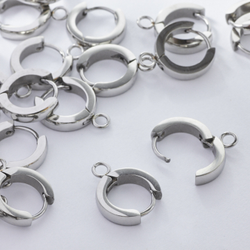 Bigle kajdanki zamykane ze stali chirurgicznej w kolorze srebrnym 13mm