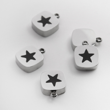Emaliowana zawieszka ze stali chirurgicznej czarną gwiazdką w kolorze srebrnym 11mm