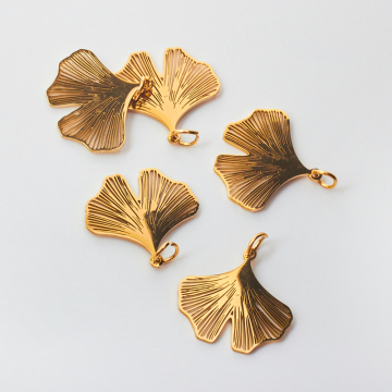 Zawieszka ze stali chirurgicznej liść miłorzębu do naszyjników w kolorze złotym 17mm