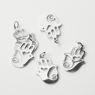 Zawieszka ze stali chirurgicznej ręka fatimy ze skrzydełkiem do naszyjników w kolorze srebrnym 22mm