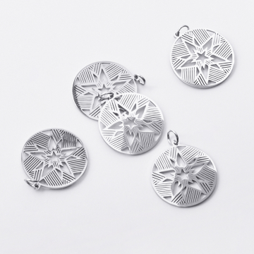 Zawieszka ze stali chirurgicznej Gwiazda z promieniami do naszyjników w kolorze srebrnym 22mm