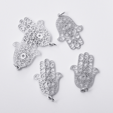 Zawieszka ze stali chirurgicznej ręka fatimy ażurowa do naszyjników w kolorze srebrnym 26mm