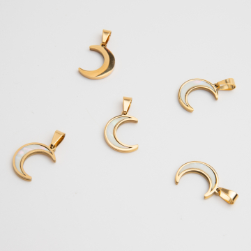 Zawieszka ze stali chirurgicznej księżyc z masą perłową w kolorze złotym 18mm PVD