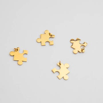 Zawieszka ze stali chirurgicznej puzzel w kolorze złotym 15,5mm Zawieszka ze stali chirurgicznej puzzel w kolorze złotym 15,5mm