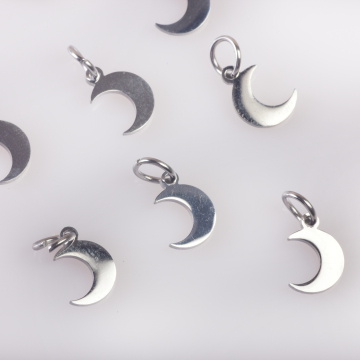 Zawieszka ze stali chirurgicznej księżyc w kolorze srebrnym 9,5mm
