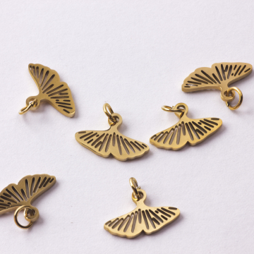 Zawieszka ze stali chirurgicznej liść miłorzębu w kolorze złotym 8mm