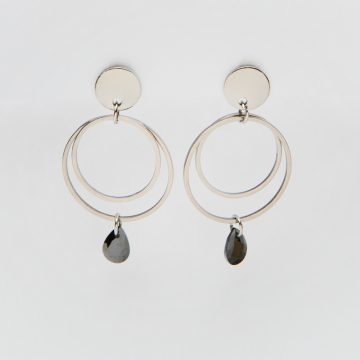 Kolczyki z czarną cykonią