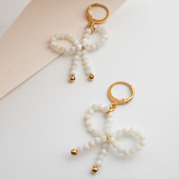 Kolczyki z kokardką z masy perłowej i elementami stali chirurgicznej