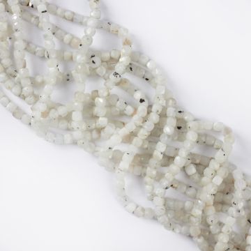 Kamień księżycowy kostka fasetowana 4mm Kamień księżycowy kostka fasetowana 4mm