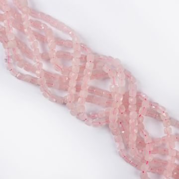 Kryształ górski różowy kostka fasetowana 4,5mm
