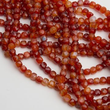 Agat karneolowy kostka fasetowana 7mm