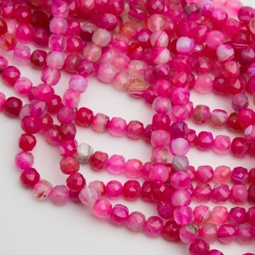 Agat fuksjowy kostka fasetowana 7mm