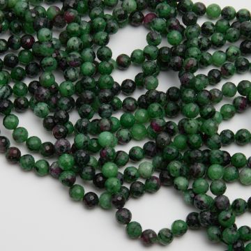 Zoisyt z rubinem kulka fasetowana 7mm