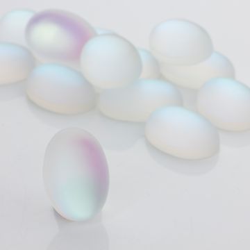 Kaboszon ze szkła kryształowego owal opalizujący biały 28x18mm