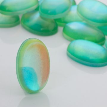 Kaboszon ze szkła kryształowego owal zielony 35x25mm