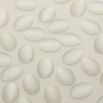 Kocie oko kaboszon owal biały 18x13mm Kocie oko kaboszon owal biały 18x13mm