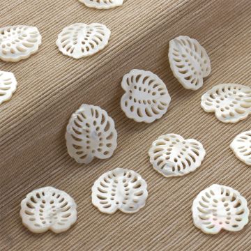 Masa perłowa liść monstery perłowy 26x24mm