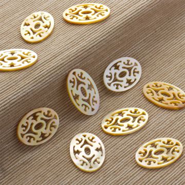 Masa perłowa owal rzeźbiony  30x20mm