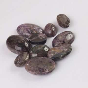 Czaroit zawieszka owal 20-40 mm