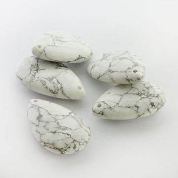 Howlit biały łezka gładka zawieszka 38mm