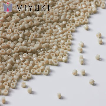 Koraliki Miyuki Delica 11/0 Opaque Linen Luster