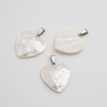 Zawieszka z muszli opalizującej Paua serce 40x30mm