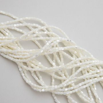 Masa perłowa opalizująca walec biały 3,5x3mm