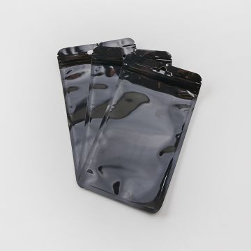 Woreczek z zamknięciem strunowym z czarnym tłem 18x10cm