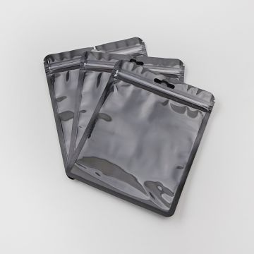 Woreczek z zamknięciem strunowym z czarnym tłem 15x12cm