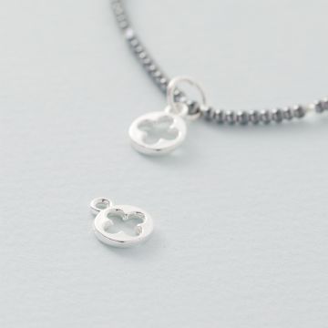 Srebrna zawieszka kwiatek w kółku AG925 9mm