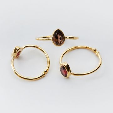 Srebrny pierścionek regulowany z granatem łezka AG925 pozłacany 20mm Srebrny pierścionek regulowany z granatem łezka AG925 pozłacany 20mm