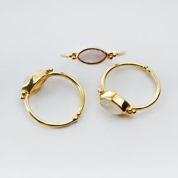 Srebrny pierścionek regulowany z kamieniem księżycowym markiza AG925 pozłacany 20mm Srebrny pierścionek regulowany z kamieniem księżycowym markiza AG925 pozłacany 20mm