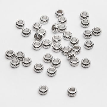 Przekładka oponka nacinana ze stali chirurgicznej w kolorze srebrnym 4mm