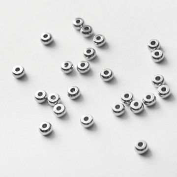 Przekładka ze stali chirurgicznej oponka w kolorze srebrnym 4,5mm