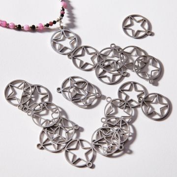 Zawieszka ze stali chirurgicznej gwiazdka w kółku w kolorze srebrnym 14,7mm